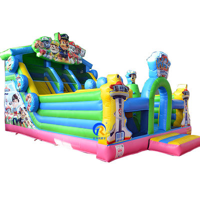Juegos de fiesta para adultos Patrulla de patas de PVC inflables Salto de castillo deslizamiento con obstáculo