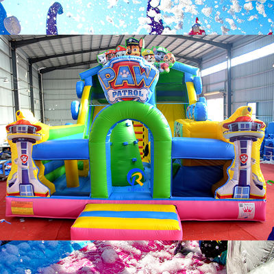 Juegos de fiesta para adultos Patrulla de patas de PVC inflables Salto de castillo deslizamiento con obstáculo