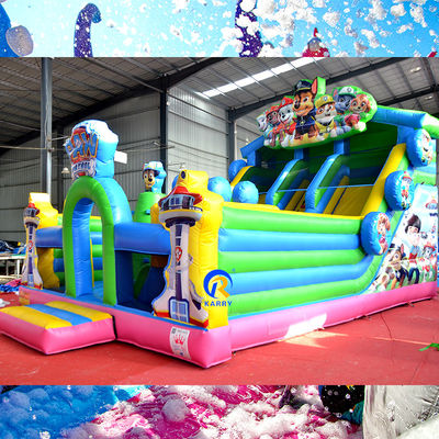 Juegos de fiesta para adultos Patrulla de patas de PVC inflables Salto de castillo deslizamiento con obstáculo