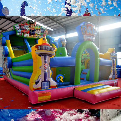 Juegos de fiesta para adultos Patrulla de patas de PVC inflables Salto de castillo deslizamiento con obstáculo