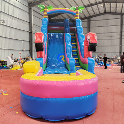 Capacidad máxima 100-500 kg tobogán de agua inflable con piscina y diseño de flamenco emocionante