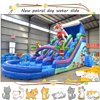 Entreten a los niños con patrullas de patas 3D, tobogán de agua inflable y diseño de doble carril de la piscina