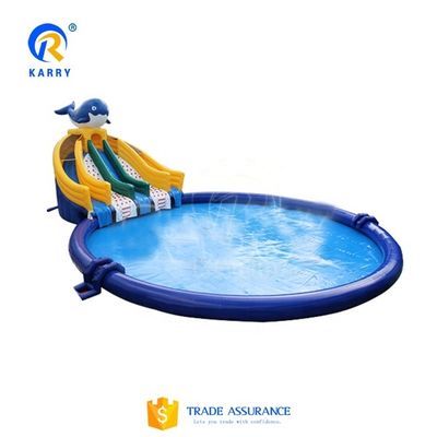 Entretenimiento flotante en el agua Para niños Parque de toboganes acuáticos con piscina y características de salpicaduras