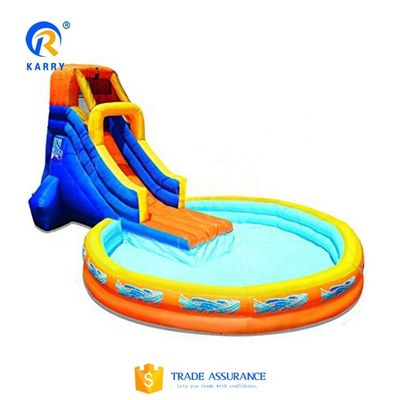Entretenimiento flotante en el agua Para niños Parque de toboganes acuáticos con piscina y características de salpicaduras