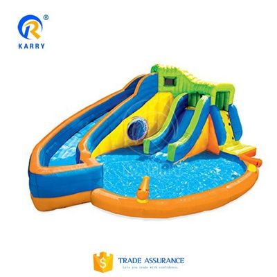 Entretenimiento flotante en el agua Para niños Parque de toboganes acuáticos con piscina y características de salpicaduras
