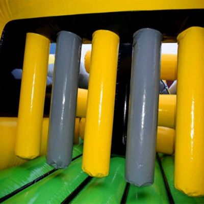 Curso de obstáculos inflables de 30' para adultos y niños Desafío de salto de carrera personalizado