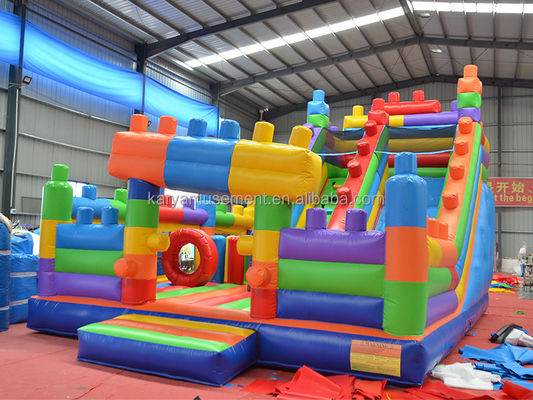 Coloridos niños deslizamiento inflables bloques de construcción combinación de salto deslizamiento para adultos