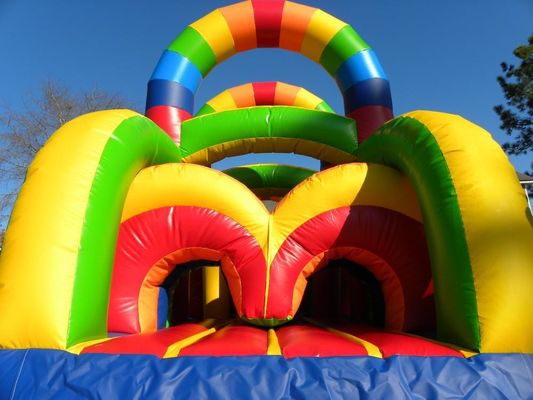 KR-OBS-904-2 Parque de juegos al aire libre Desafío de curso de asalto inflable con arco iris emocionante
