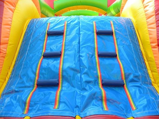 KR-OBS-904-2 Parque de juegos al aire libre Desafío de curso de asalto inflable con arco iris emocionante