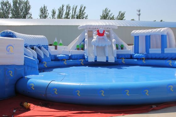 Disfrute de la diversión en el agua interior con tobogán de agua inflable para 5-10 pasajeros y piscina redonda grande
