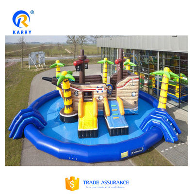 Deslizamiento de agua de color personalizado piscina inflable para barco pirata parque acuático inflable