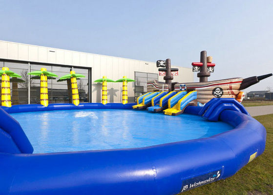 Deslizamiento de agua de color personalizado piscina inflable para barco pirata parque acuático inflable