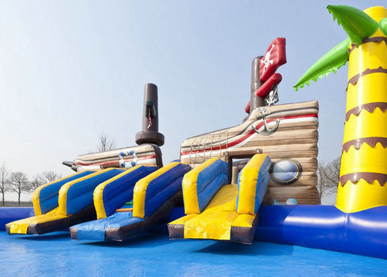 Deslizamiento de agua de color personalizado piscina inflable para barco pirata parque acuático inflable