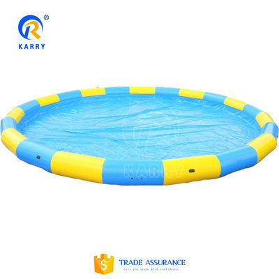 Entretenimiento acuático patio trasero piscina inflable Disfrute de botes con parachoques o bolas de agua