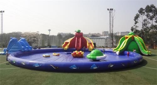 Diseño de toboganes de agua inflables duraderos y piscina para el entretenimiento de los niños