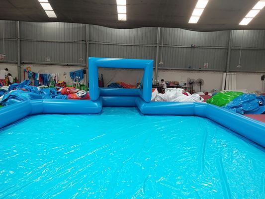 Batir el calor con estilo con nuestra personalizada caca de natación de fútbol inflable