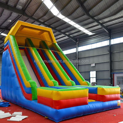 Cuarto trasero tobogán de agua inflable 2 carriles y piscinas niños parque acuático tobogán de juegos