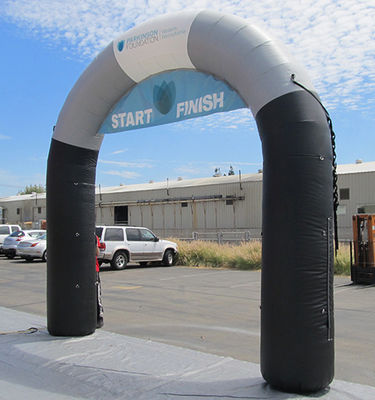 Arco inflable en forma de corazón personalizado para decoración de eventos Destaca entre la multitud