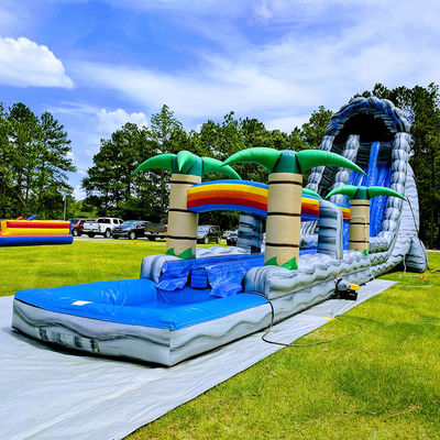 Parque acuático inflable con piscina para niños y tobogán
