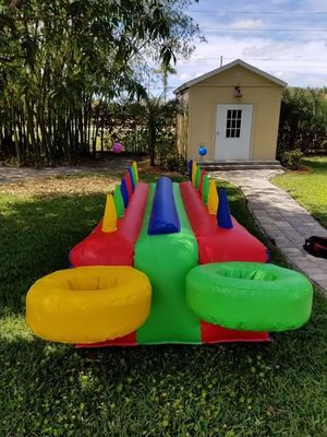 Colorida bola de aire de mesa inflable para el juego de papas calientes interactivo en el alquiler de la fiesta
