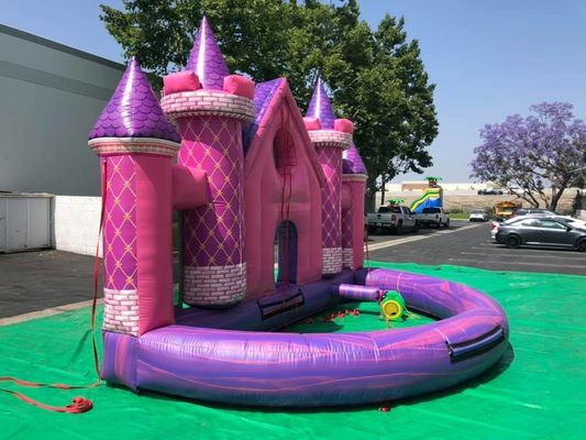 Parque de juegos al aire libre PVC personalizado con fondo de castillo rosa inflable para fiesta de cumpleaños / boda