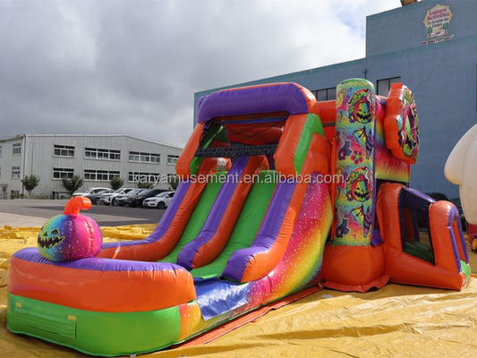 Casa de Halloween unisex con tobogán de agua de doble canal y castillo inflable de arco iris