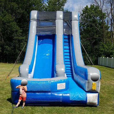 Deslizamiento de agua comercial inflables de PVC azul con piscina y diseño emocionante