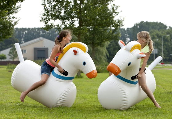 Juegos deportivos interactivos Inflables Caballo de carreras de Derby para niños y adultos Materia PVC