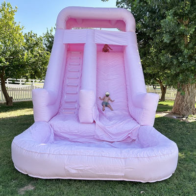 Alquiler comercial de toboganes inflables con salto en la piscina y populares en el mercado