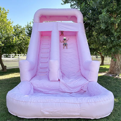 Alquiler comercial de toboganes inflables con salto en la piscina y populares en el mercado