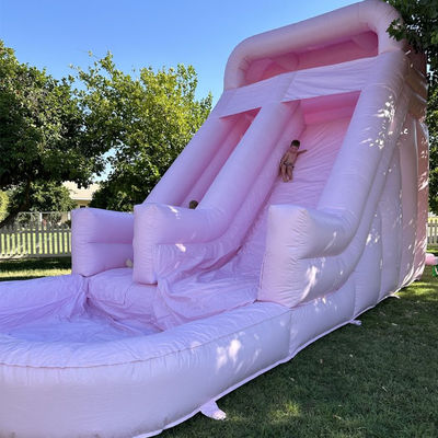 Alquiler comercial de toboganes inflables con salto en la piscina y populares en el mercado