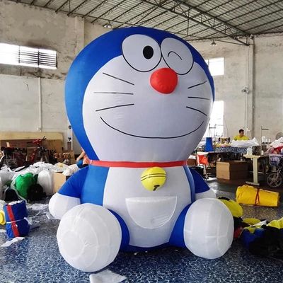 Doraemon inflable de colores personalizado con soplador de aire y accesorios