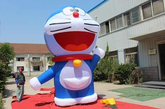 Doraemon inflable de colores personalizado con soplador de aire y accesorios