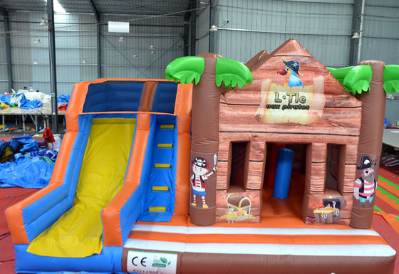 Mejorar su patio de recreo con la cabaña de troncos del niño casa de rebote y combo de toboganes inflable