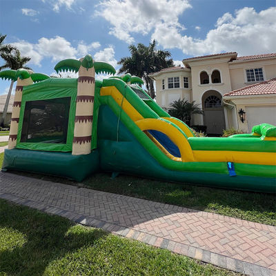 Un trampolín de castillo unisex con piscina de salpicaduras la fiesta de niños definitiva diversión y comodidad
