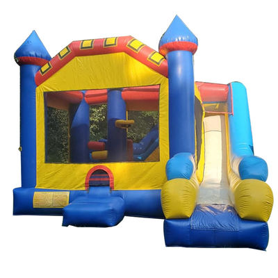 Trampolín inflables para niños Casa de salto con obstáculo de deslizamiento y piscina de salpicaduras