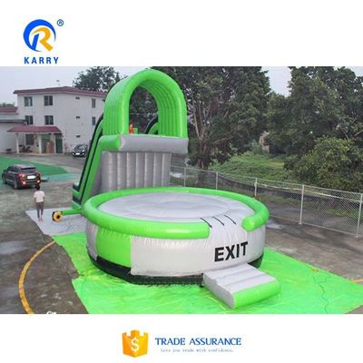 Deslizamiento de aire verde con trampolín estilo caída libre, salto de acrobacias, bolso de aire inflable