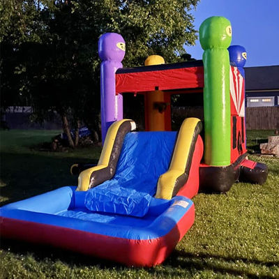 Castillo de colores personalizados para niños con temática de castillo de rebote inflable con combo de diapositivas