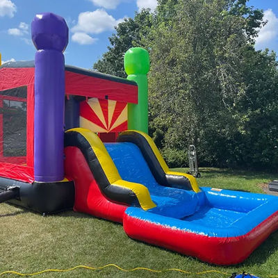 Castillo de colores personalizados para niños con temática de castillo de rebote inflable con combo de diapositivas