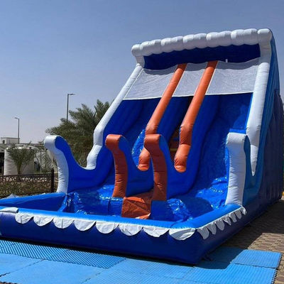 Equipo de parque acuático inflable de color personalizado con piscina grande y dos toboganes anchos