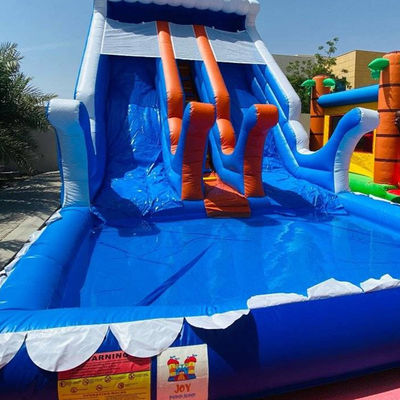 Equipo de parque acuático inflable de color personalizado con piscina grande y dos toboganes anchos