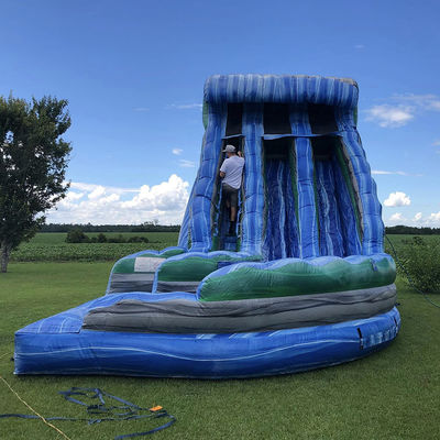 Parque acuático al aire libre Gran tobogán seco inflable en forma de onda con doble tobogán en PVC azul