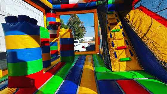 Entretenimiento en interiores y exteriores Bloques de construcción de PVC castillo de salto inflable para fiestas