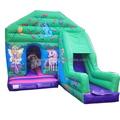 Experimenta la emoción de un castillo comercial inflable con tobogán acuático para la fiesta familiar