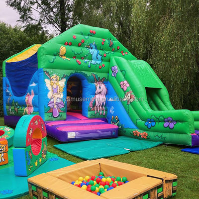 Experimenta la emoción de un castillo comercial inflable con tobogán acuático para la fiesta familiar