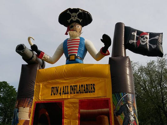 Juego al aire libre Temática pirata Casa de rebote inflable con tobogán seco