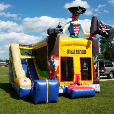 Juego al aire libre Temática pirata Casa de rebote inflable con tobogán seco