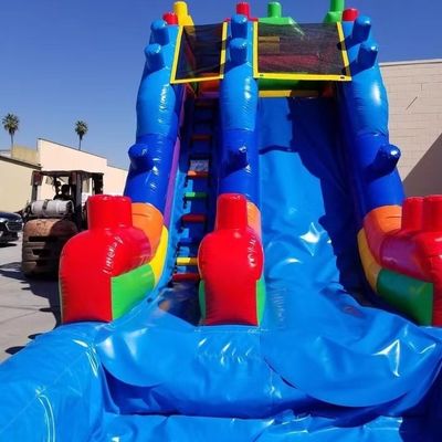Tamaño del cliente Deslizador de agua inflable de lujo con deslizador ancho y piscina de agua