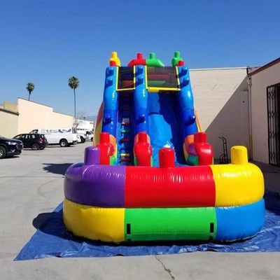 Tamaño del cliente Deslizador de agua inflable de lujo con deslizador ancho y piscina de agua