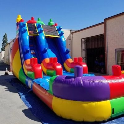 Tamaño del cliente Deslizador de agua inflable de lujo con deslizador ancho y piscina de agua